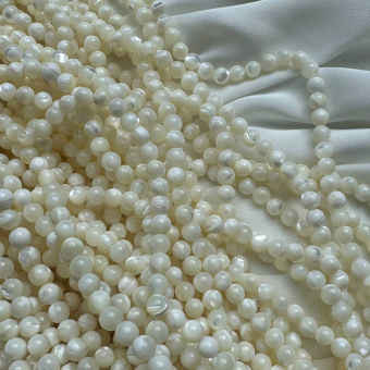 Перламутр, гладкая бусина, 5 мм, нить