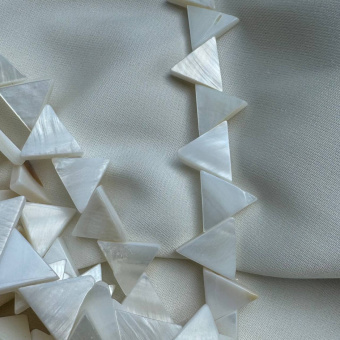 Бусина "Треугольник", перламутр, 10 мм, штука