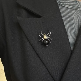 Брошь "Паук", черненое серебро, позолота, агат, 34*23 мм
