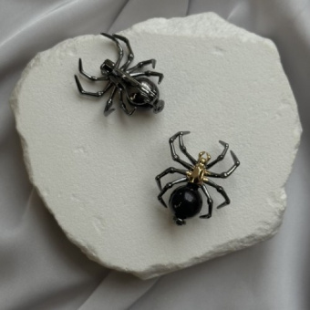 Брошь "Паук", черненое серебро, позолота, агат, 34*23 мм