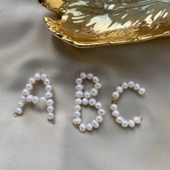 Буква жемчужная, большая