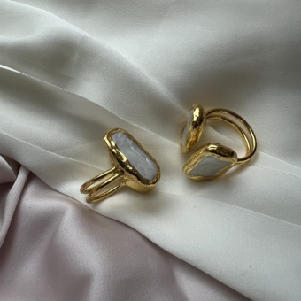 Кольцо «Двойное» с барочным жемчугом